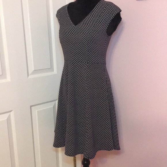 Ann Taylor Dresses & Skirts - Ann Taylor Black and White Sleeveless Dress